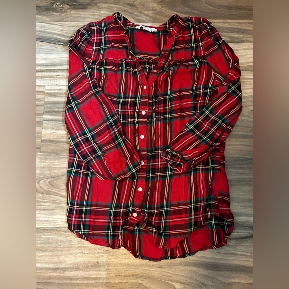 Old Navy plaid button down shirt size small